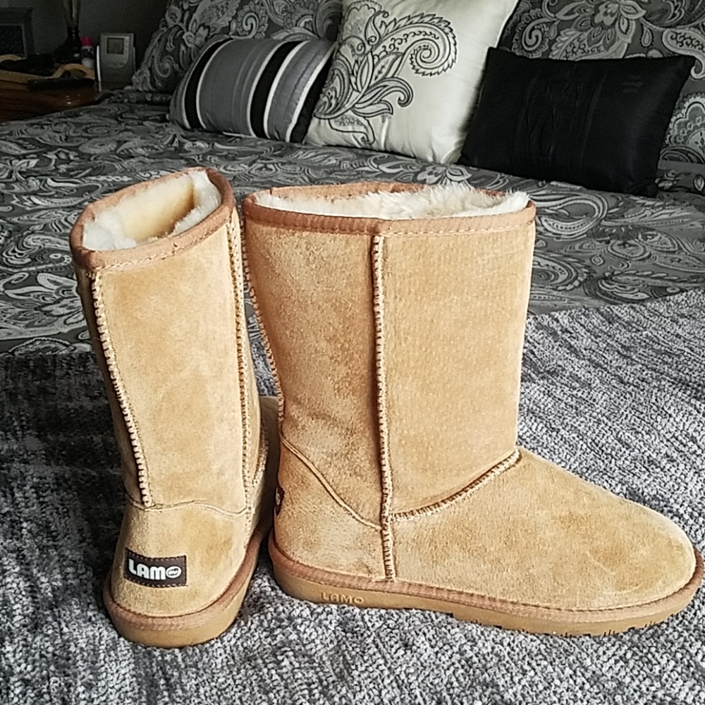 LAMO BOOTS (Suede w/ fur)